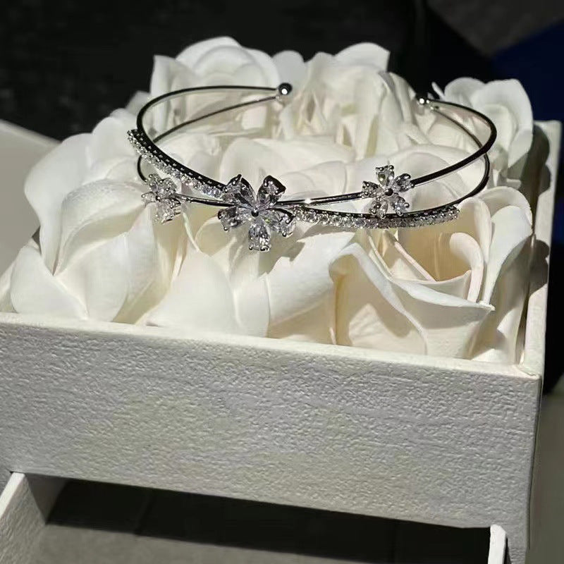 Women's Diamond-embedded Flower Niche Bracelet